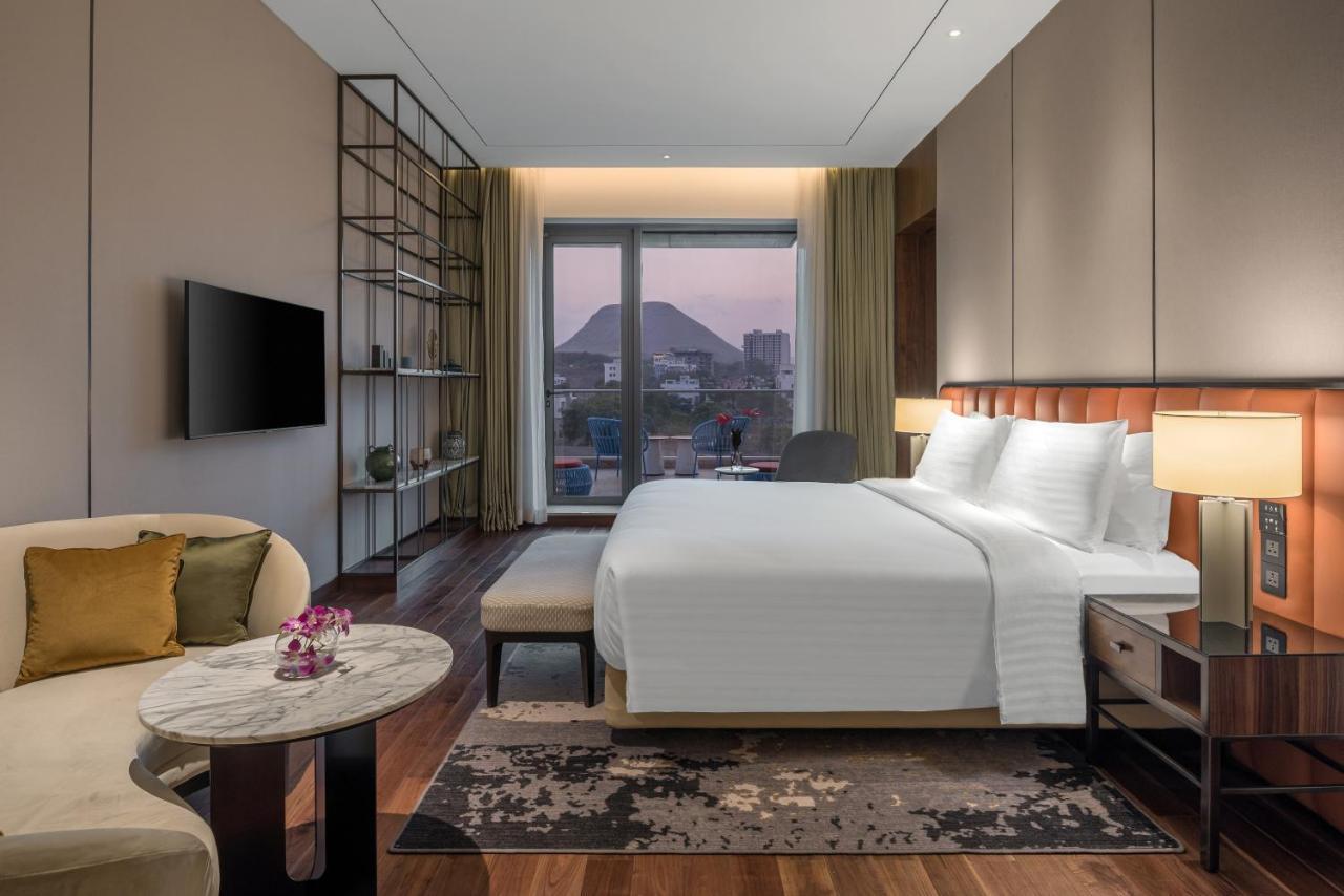 Radisson Blu Hotel & Spa, Nashik Ngoại thất bức ảnh