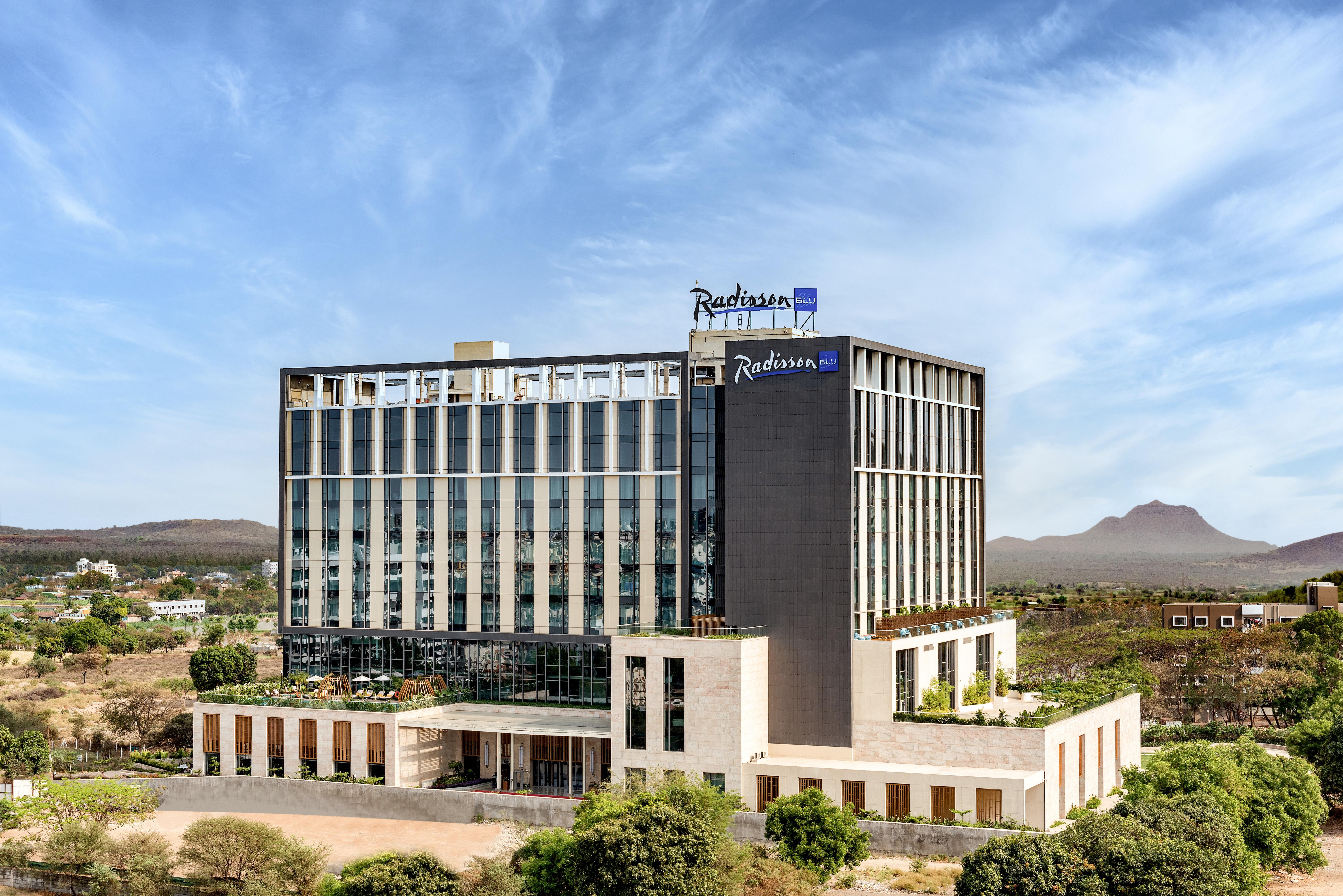 Radisson Blu Hotel & Spa, Nashik Ngoại thất bức ảnh