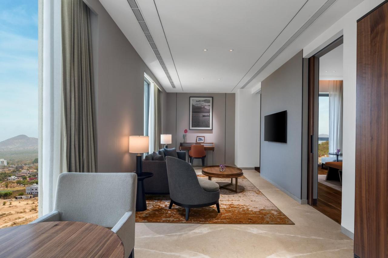 Radisson Blu Hotel & Spa, Nashik Ngoại thất bức ảnh