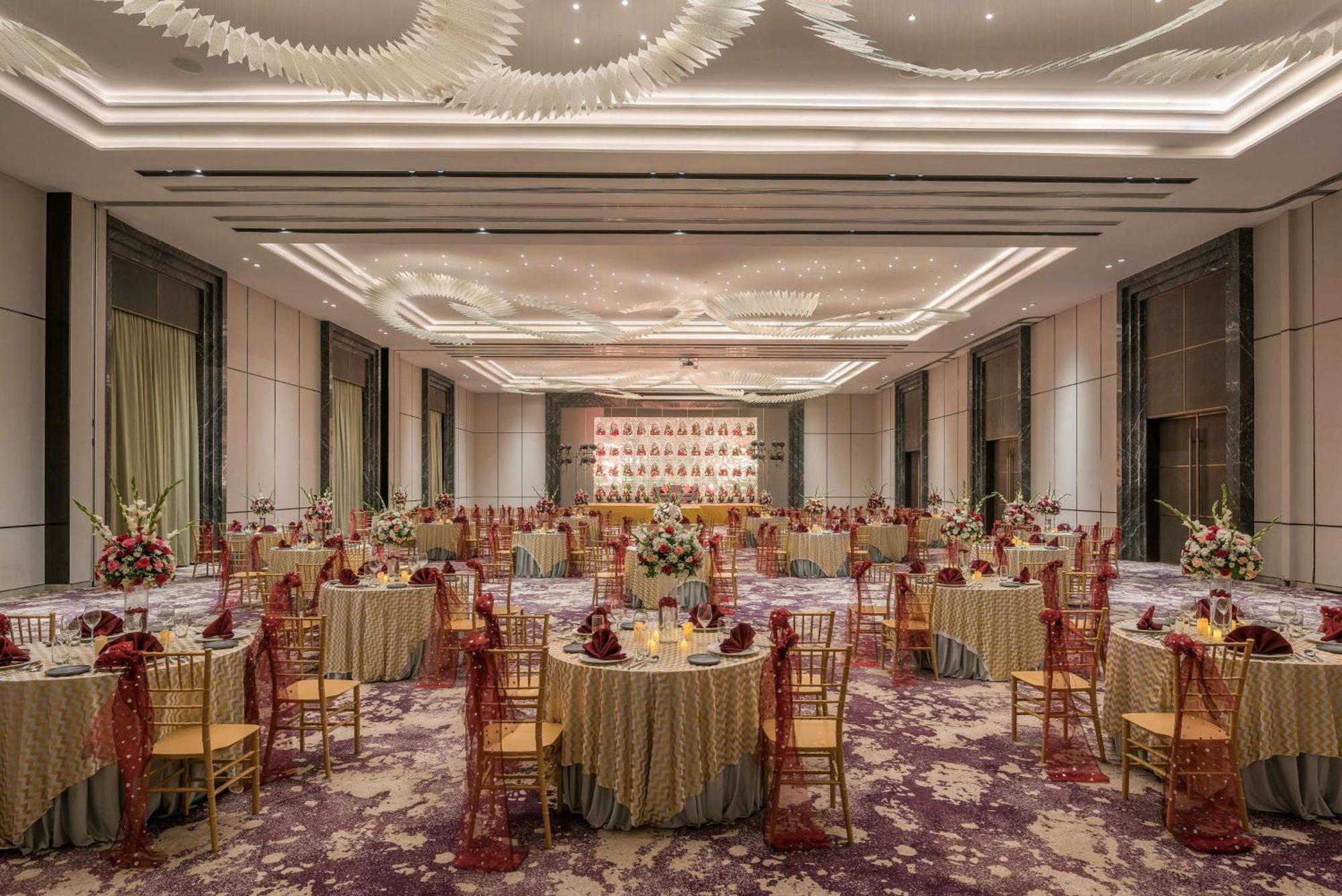 Radisson Blu Hotel & Spa, Nashik Ngoại thất bức ảnh