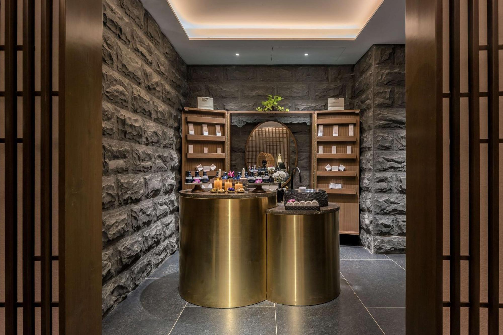 Radisson Blu Hotel & Spa, Nashik Ngoại thất bức ảnh