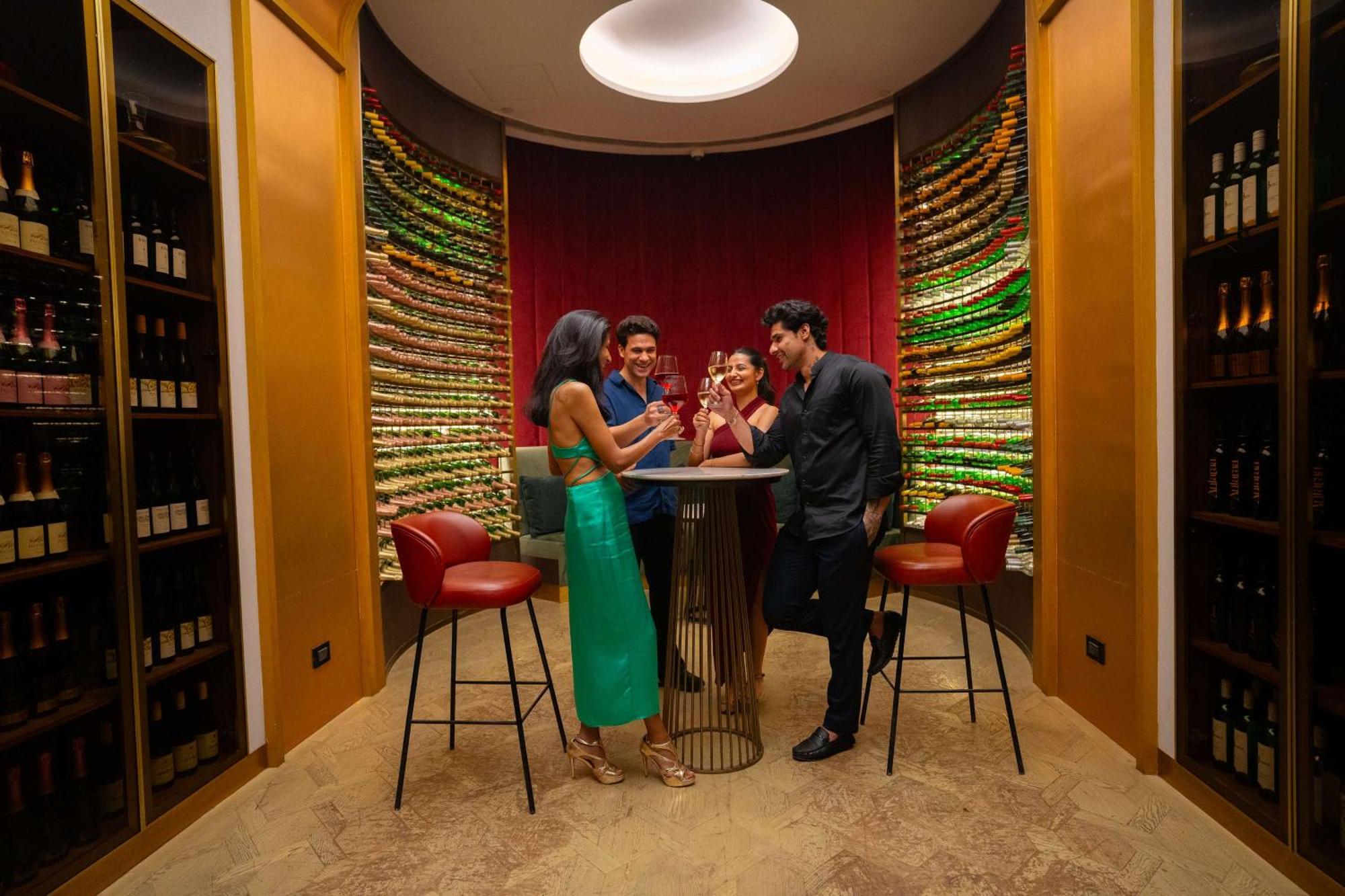 Radisson Blu Hotel & Spa, Nashik Ngoại thất bức ảnh